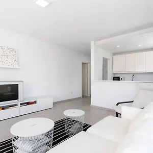 https://the-white-heart-house-attic-sea-view.tenerifehoteles.net