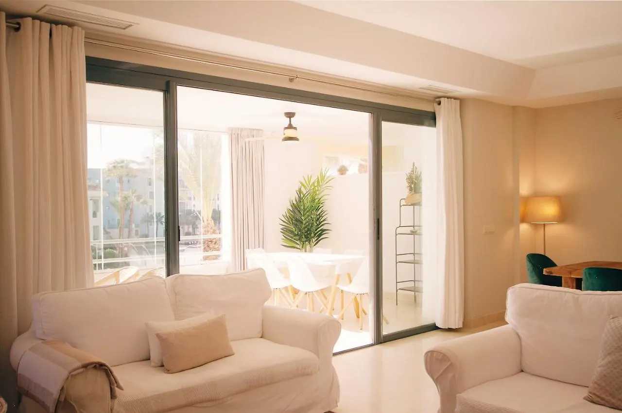 Sotogrande Alboaire- Waterfront Luxury 4 Bedroom Apt In The Marina Of Sotogrande Daire